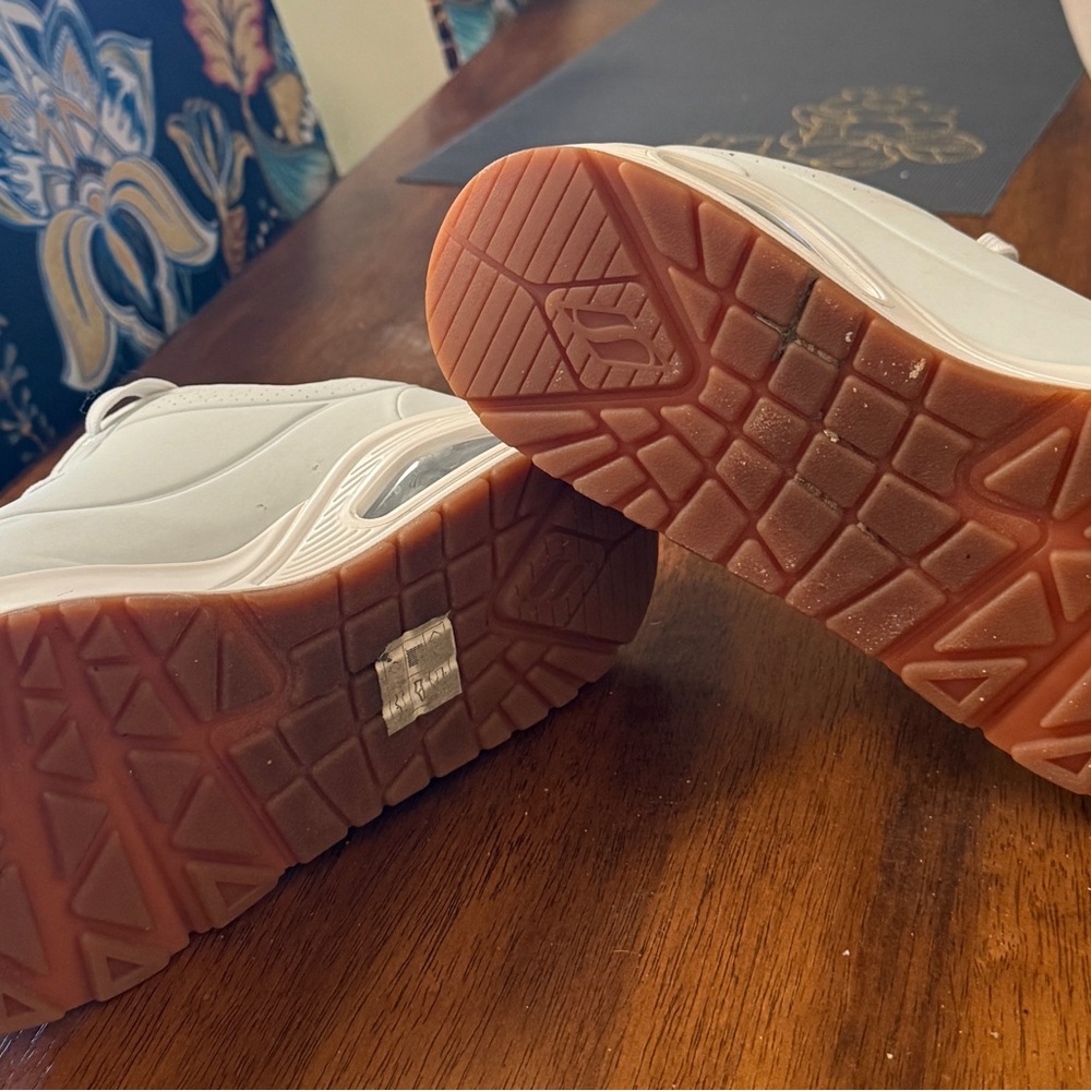 Skechers Women's Uno Stand on Air Sneakers  size 10 - Picture 2 of 5